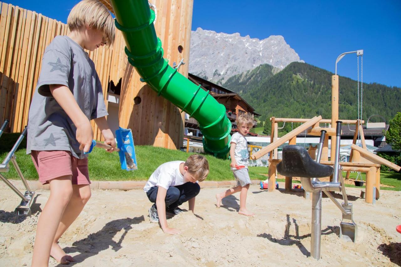 Hotel Tirolerhof - Familotel Zugspitze Ehrwald Exterior photo